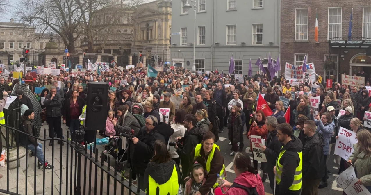 Large crowed of trade unionists family members SNAs and stewards with banners and PBP's speaker system.