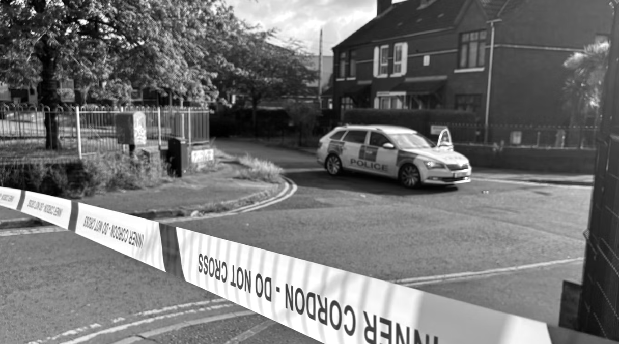 Image of a police car and cordon at Kinnaird Road.