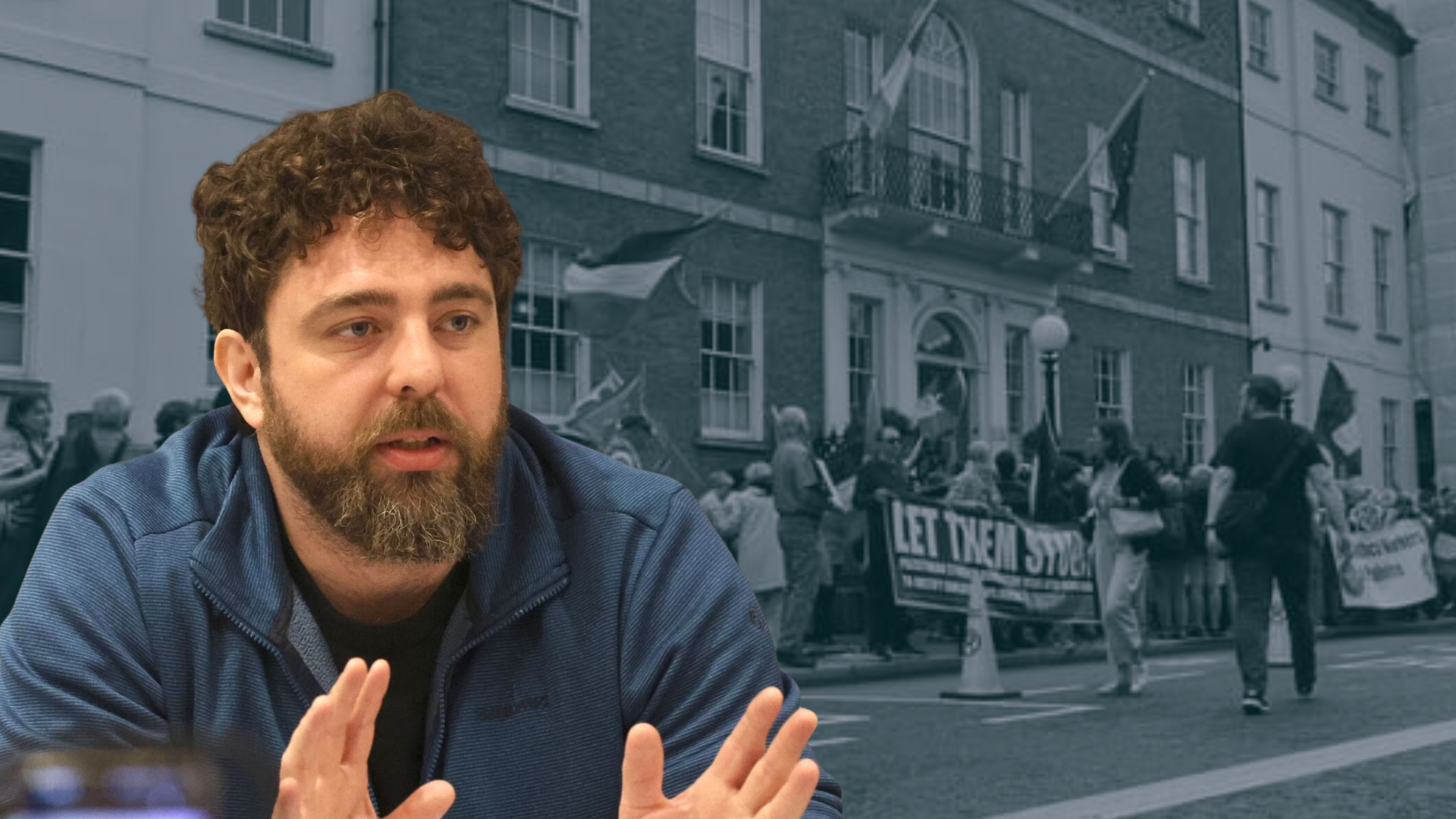 Eoghan Ó'Ceannabháin speaking to a crowd at ''Let Them Study'' demo 
