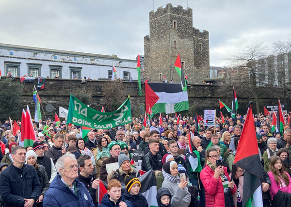 Palestine Solidarity Marchers crowd Guildhall Square January 2024. From https://imemc.org/